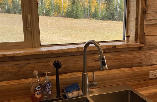 Blaeberry Cabin | Field of Dreams, the brand new log cabin retreat w/spectacular mountains views!