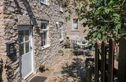 Peak District House | Field View
