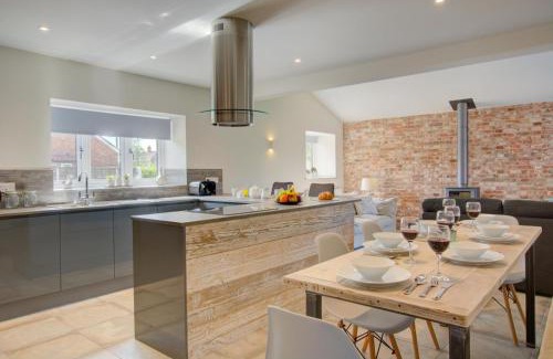 Hindolveston House | Field View