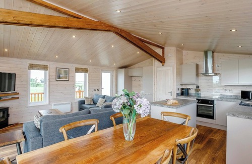 Hundall Ski Chalet | Field View Lodge (Pet)