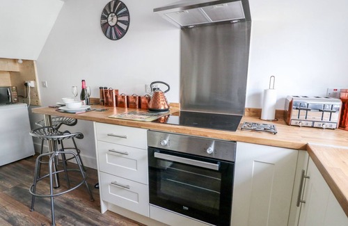 Llanybydder Cottage | FIELD VIEW, pet friendly, country holiday cottage in Llanybydder