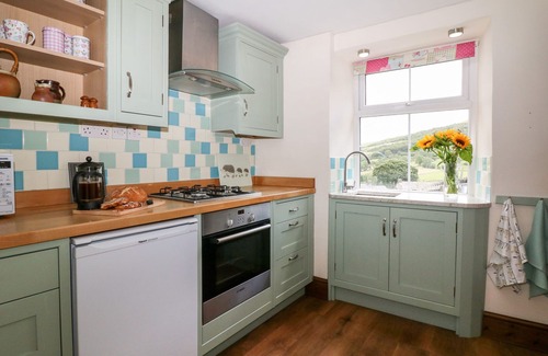 Peak District Cottage | FIELD VIEW, romantic, character holiday cottage in Bradwell