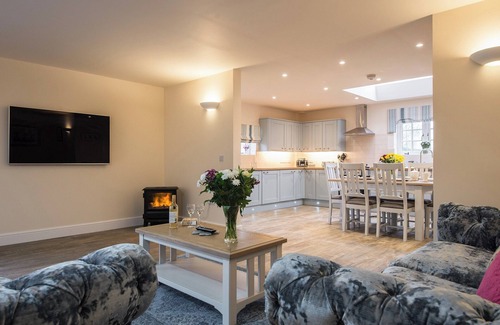 Wainfleet All Saints Cottage | Field View - UKC2304