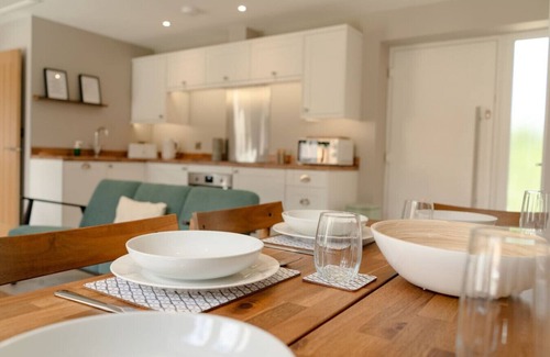 Potter Brompton House | Fieldside Cottage - Scarborough