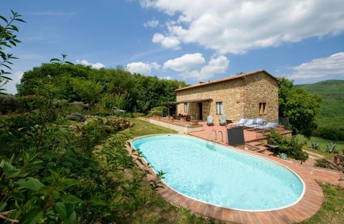 Radicondoli House | Fienile di Colletalli by VacaVilla