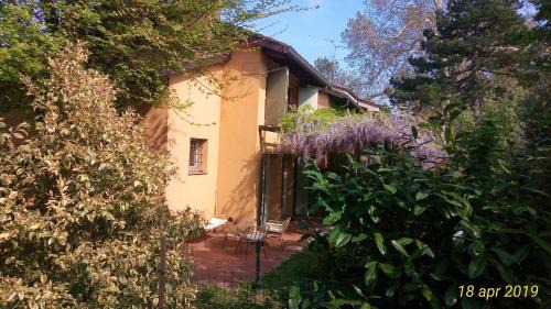 San Donato-San Vitale Apartment | Fienile FICO Fiera