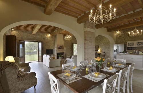 Siena Villa | Fienile: luxury countryside villa, shared pool, ideal base to discover Tuscany
