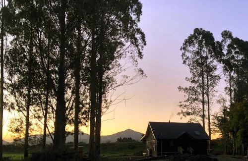 Arundel House | Fiery Peak Eco-Retreat with Stargazing & Hot tub