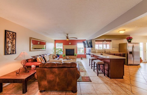 Northeast Heights House | Fiery Sunsets in Quiet Foothills Setting-Hot Tub/Pool Table!