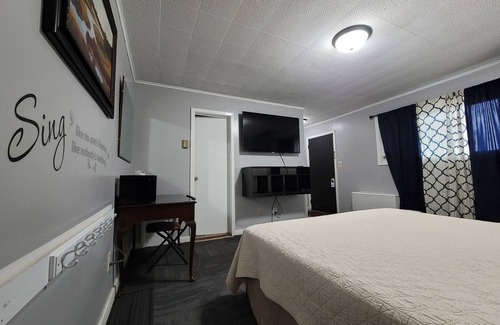 Montevideo Hotel | Fiesta City Motel