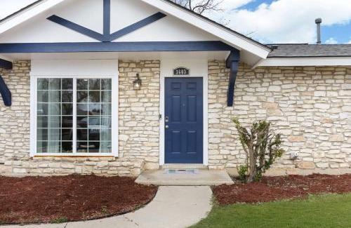 Arena District Apartment | Fiesta! mins to Frost Bank CTR, Riverwalk Alamo