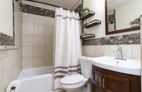 Arena District Apartment | Fiesta! mins to Frost Bank CTR, Riverwalk Alamo