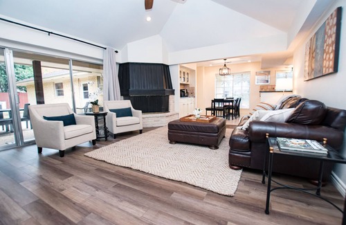 Whispering Oaks House | Fiesta Texas, Riverwalk, Pearl-5 Bdrm-4 Kings-Golf,Ping-Pong-4 TVs-Hi-Spd WIFI