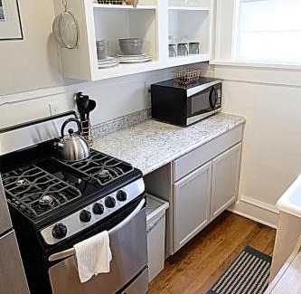 Lower Greenville Apartment | FIFA Ready 1920s CITY RETREAT Studio Flat