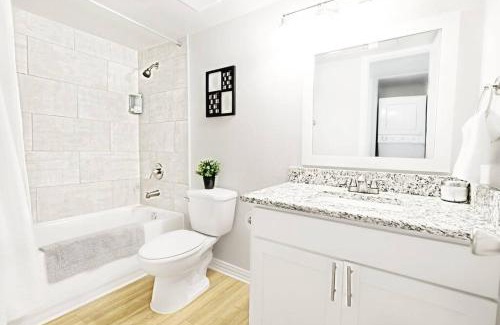 Old East Dallas Apartment | FIFA Ready Dwell By Design & Arboretum Tickets Included