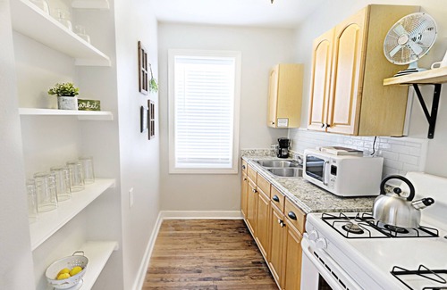 Lower Greenville Apartment | FIFA Ready East Dallas Farmhaus ✚ Near Lower-Greenville Ave