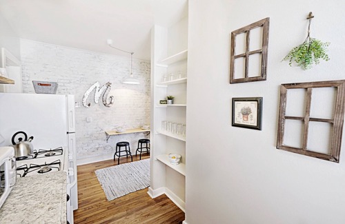 Lower Greenville Apartment | FIFA Ready East Dallas Farmhaus ✚ Near Lower-Greenville Ave
