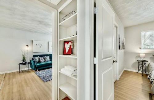 Old East Dallas Apartment | FIFA Ready The Art Deco and Arboretum Tickets Included