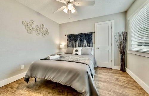 Old East Dallas Apartment | FIFA Ready The Brilliant Flat Arboretum Tickets Included