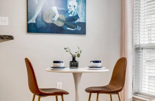 Old East Dallas Apartment | FIFA Ready The Classic - Near Knox Henderson