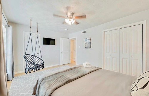 Old East Dallas Apartment | FIFA Ready The Dallas Vibe and Free Arboretum Tickets