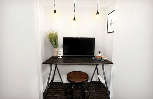 Old East Dallas Apartment | FIFA Ready The Kozy Urban Dallas Flat