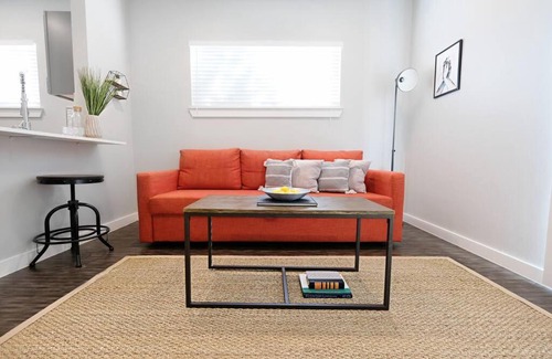 Old East Dallas Apartment | FIFA Ready The Kozy Urban Dallas Flat