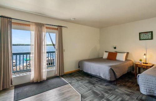 Mayfield Apartment | Fife Lake Lodge - Double Queen Room with Lake Access