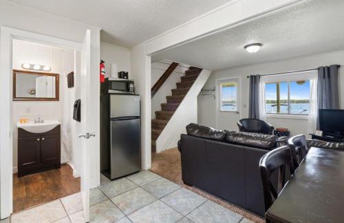 Mayfield Apartment | Fife Lake Lodge Multi-Level Lake View King Suite
