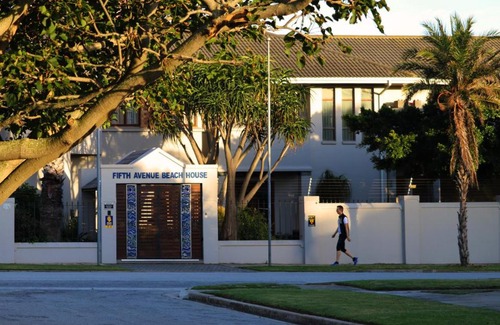 Summerstrand Bed & Breakfast | Fifth Avenue Beach House