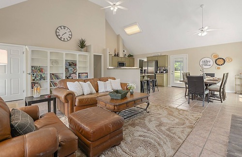 College Station House | Fighting Aggie Farmhouse ~ Aggieland Vacation Rentals