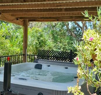 Farnborough House | Figtree Cottage - Homestay - Yeppoon