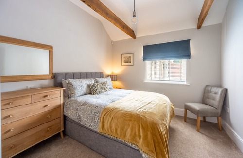 Docking House | Filby Barn - Stylish Single Storey Barn Conversion with Enclosed Garden