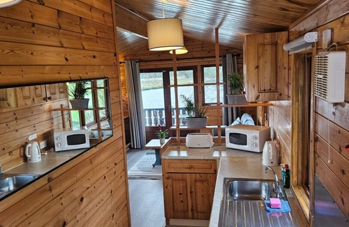 Smallburgh Boat Rental | Filby Broads Lodge Houseboat