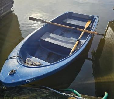 Smallburgh Boat Rental | Filby Broads Lodge Houseboat