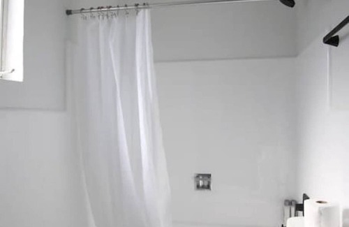 Fillmore Apartment | Fillmore Lodge: Cozy 1-Queen Room at a BEST Price