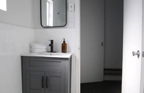 Fillmore Apartment | Fillmore Lodge: Cozy 1-Queen Room at a BEST Price