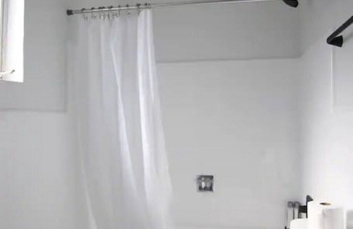 Fillmore Apartment | Fillmore Lodge: One King Room with Lowest Rates!