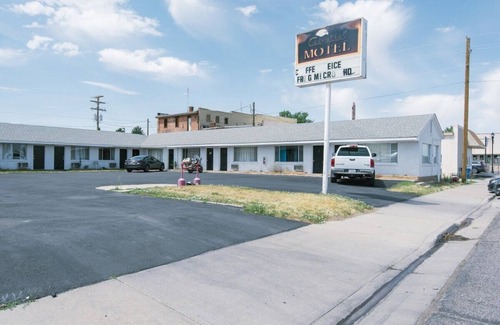 Fillmore Apartment | Fillmore Lodge: Private Queen Room, Lowest Price!
