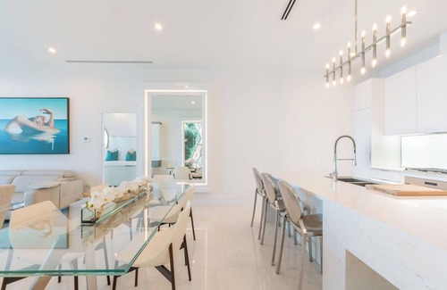 George Town Condo | Fin #16 - Luxurious Oceanfront Condo