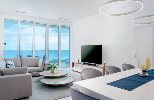 George Town Condo | FIN # 2 – Ground Floor Ocean Front Condo