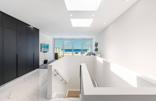 George Town Condo | FIN # 20 – Corner Penthouse