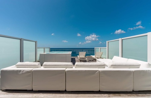 George Town Condo | FIN # 20 – Corner Penthouse