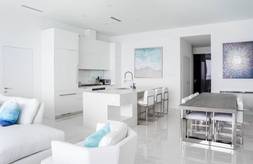 George Town Condo | FIN # 28 – Modern Oceanfront Condo