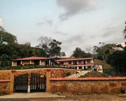 Palmas del Socorro Cabin | Finca el refugio campestre