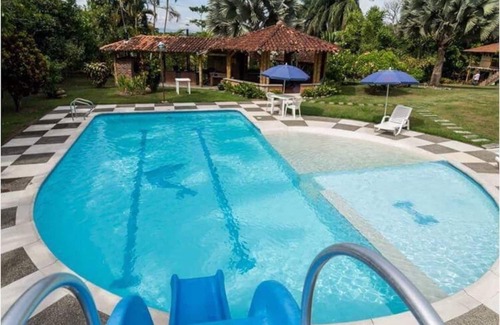 Montenegro House | Finca Grupos Grandes Cerca Al Parque Del Café. Cerca a Quimbaya Quindío