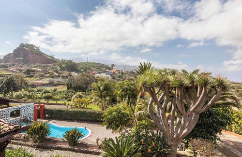 Tacoronte Villa | Finca "Los Viñedos Casa Rural" with Sea View, Shared Pool, Wi-Fi, Terrace & Garden