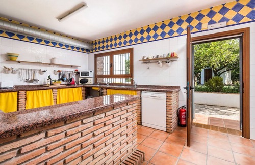 Pizarra Villa | Finca near Pizarra, near Málaga & the sea, pool, WiFi, all rooms have their own bathroom