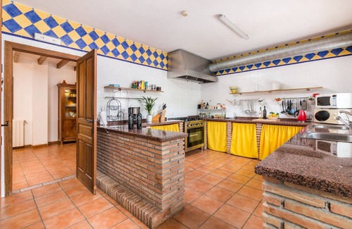 Pizarra Villa | Finca near Pizarra, near Málaga & the sea, pool, WiFi, all rooms have their own bathroom