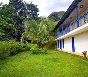 Coffee Triangle House | Finca Rústica, Cocorná - Cacao, Charcos y Cascadas